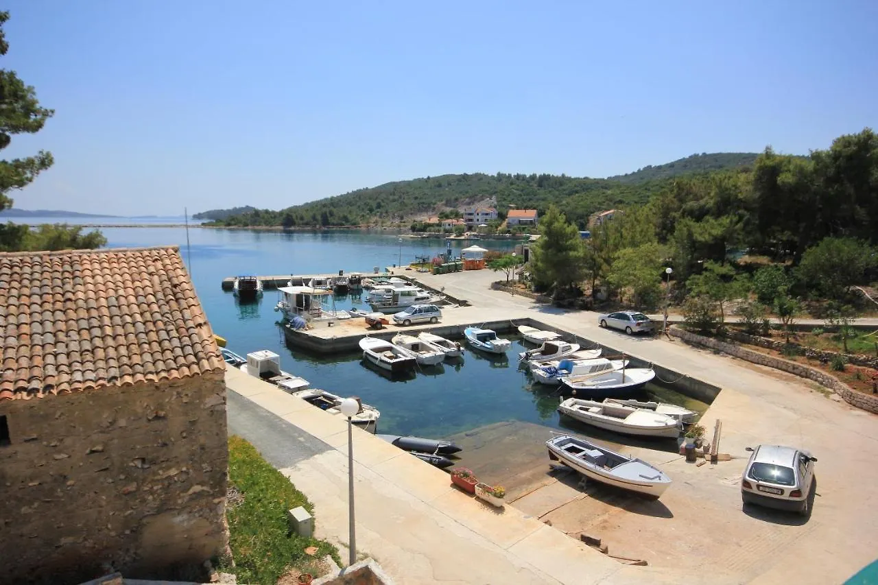Apartments And Rooms By The Sea Zaglav, Dugi Otok - 393 Sali Affittacamere